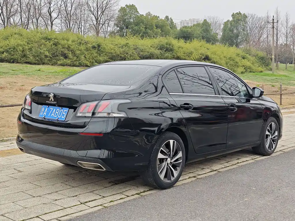 PEUGEOT 408