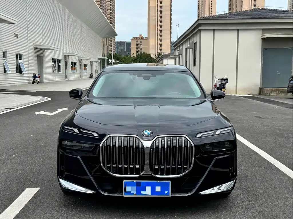 BMW 7 Series — миниатюра 2