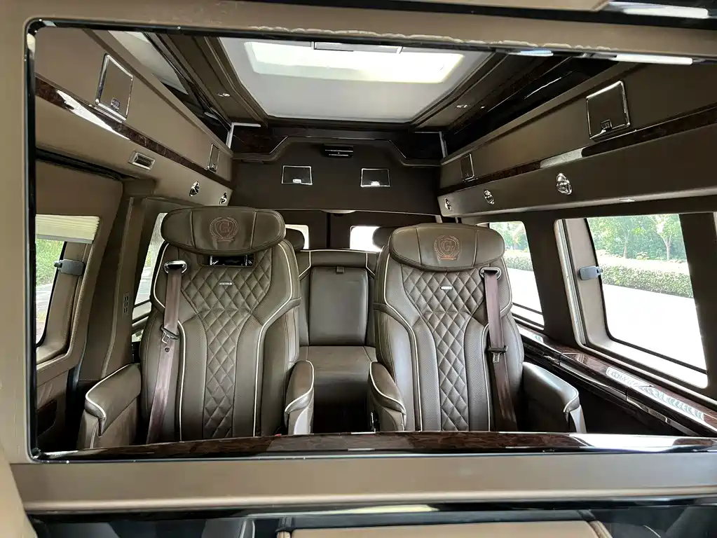 GMC Savana — миниатюра 10