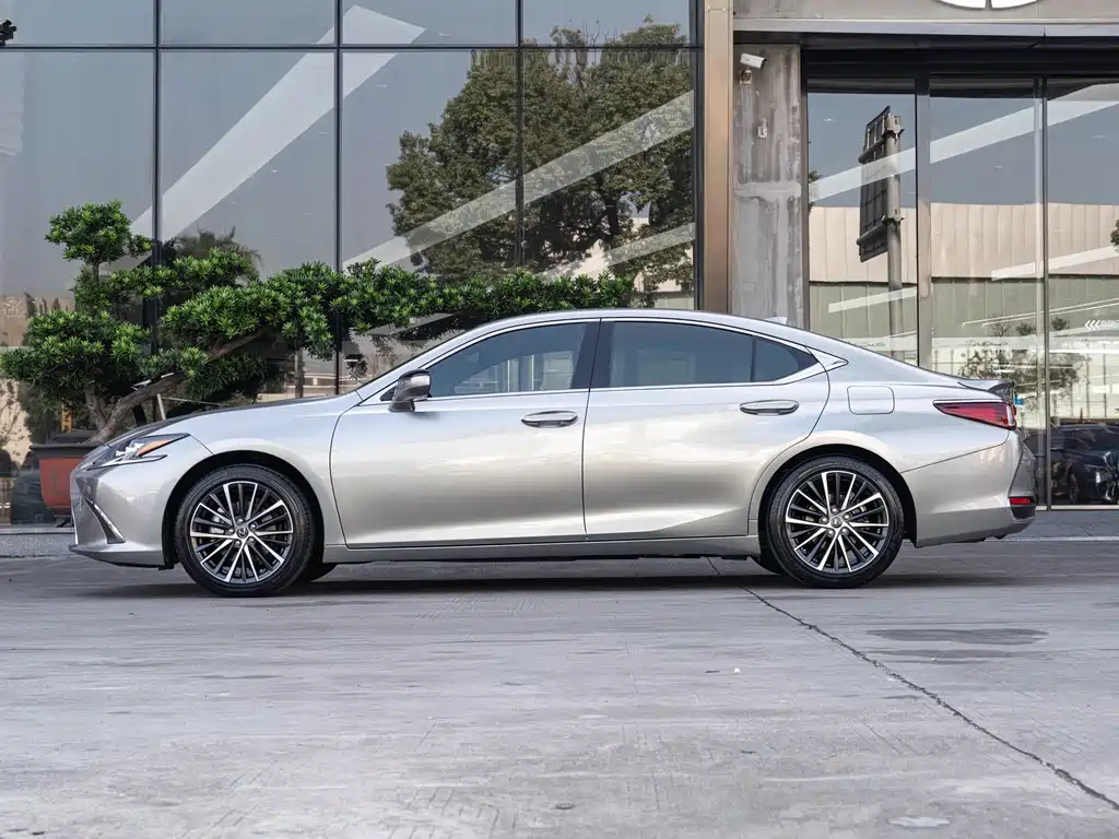 Lexus ES — миниатюра 4