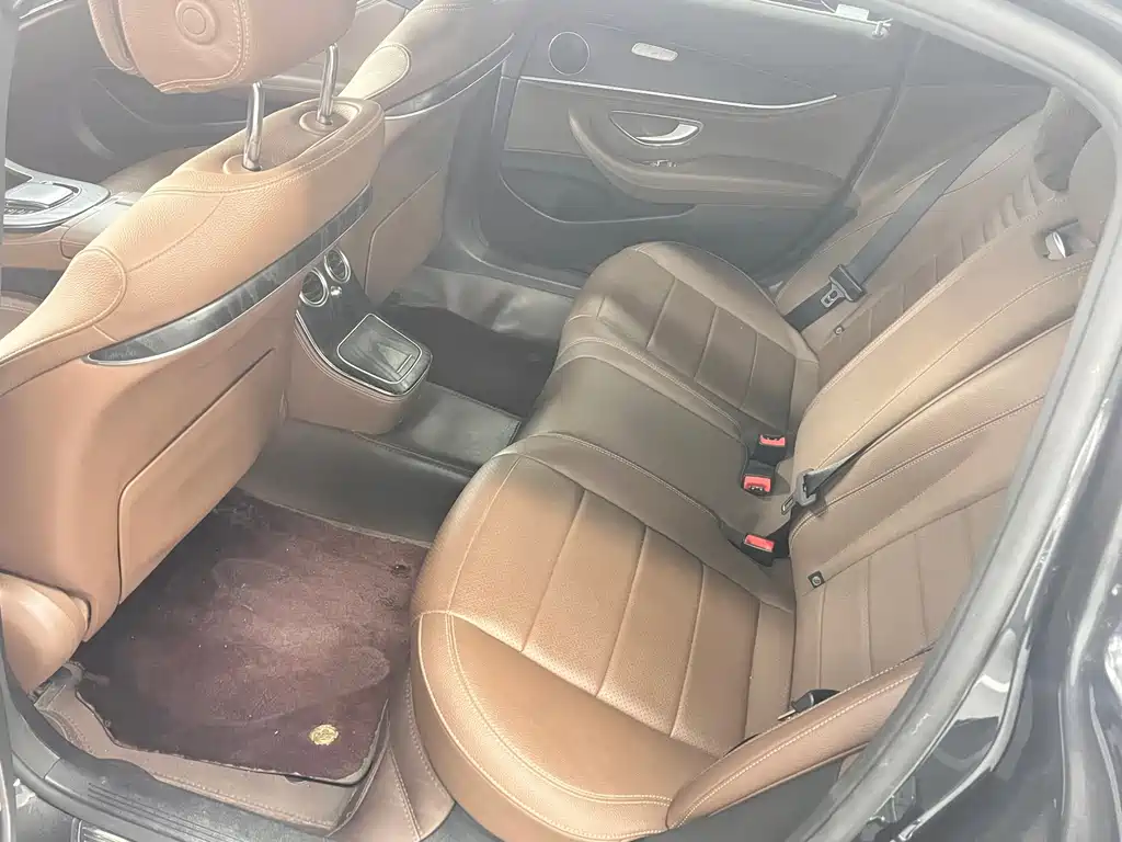 Mercedes-Benz E-Class — миниатюра 9