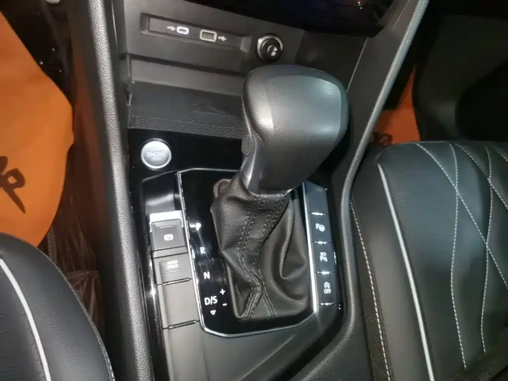 Volkswagen Tiguan L — миниатюра 14