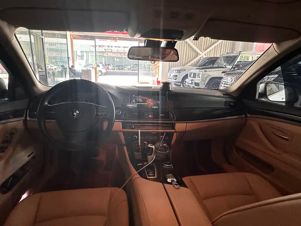 BMW 5 Series — миниатюра 5