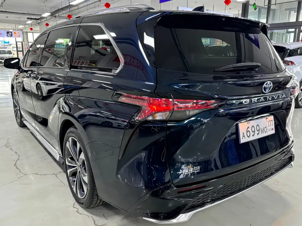 Toyota Granvia — миниатюра 5