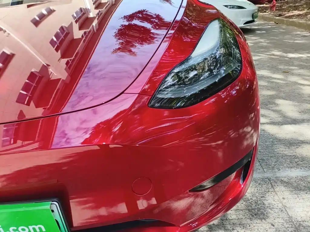 Tesla Model Y — миниатюра 24