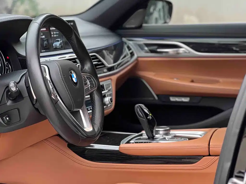 BMW 7 Series — миниатюра 8
