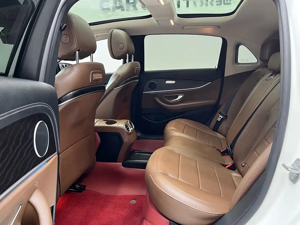 Mercedes-Benz E-Class — миниатюра 5