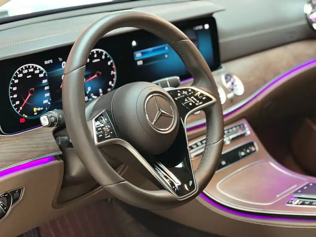 Mercedes-Benz E-Class — миниатюра 7