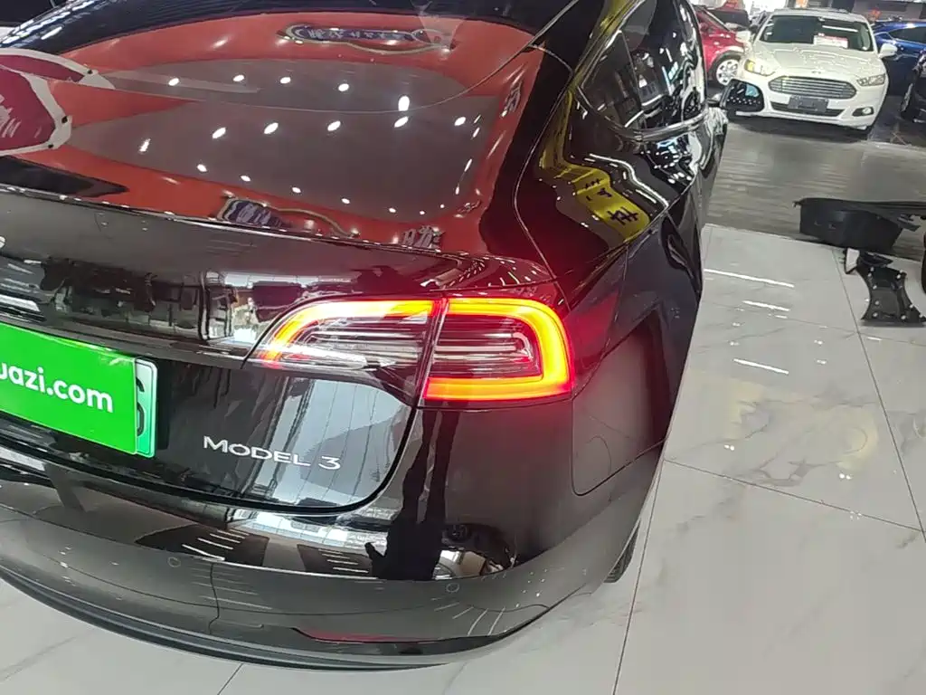 Tesla Model 3 — миниатюра 8
