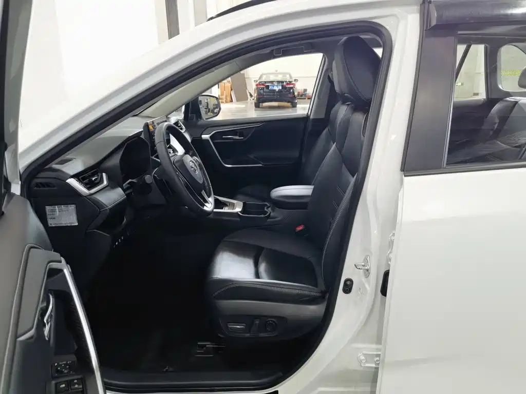 Toyota RAV4 — миниатюра 10