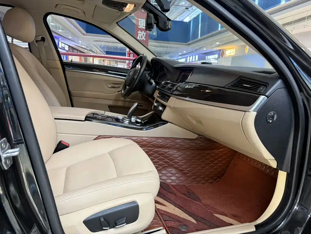 BMW 5 Series — миниатюра 7