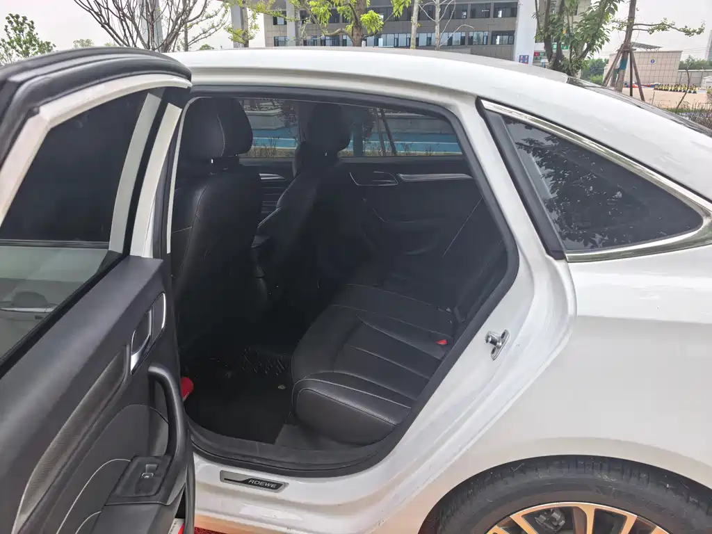 Roewe i6 Classic — миниатюра 7