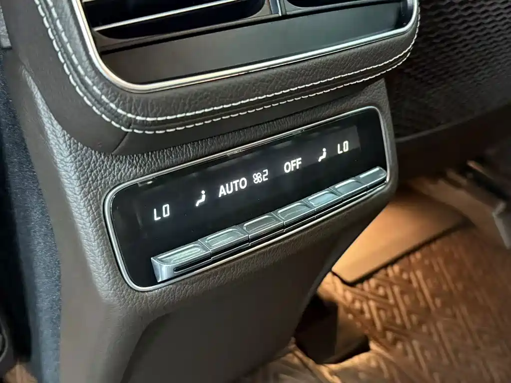 Mercedes-Benz GLS — миниатюра 16