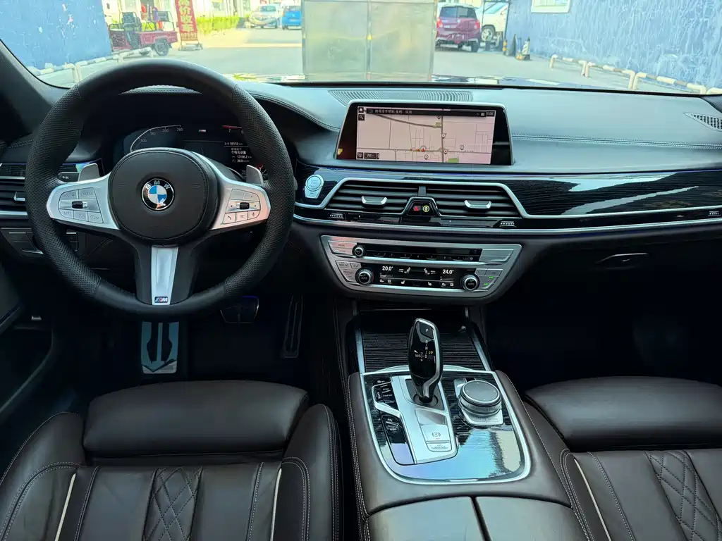 BMW 7 Series — миниатюра 13