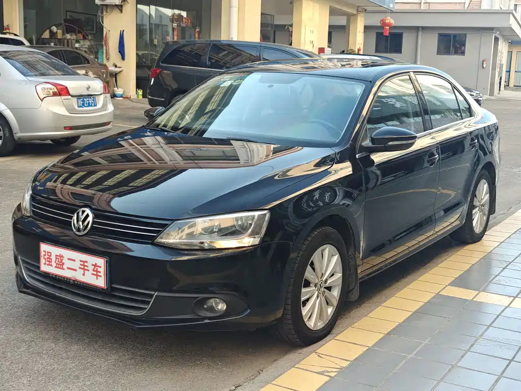 Volkswagen Sagitar 2015