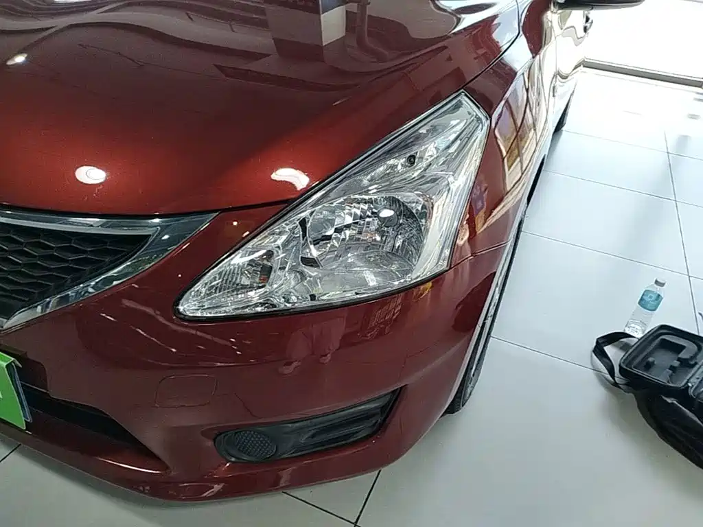 Nissan Tiida — миниатюра 24