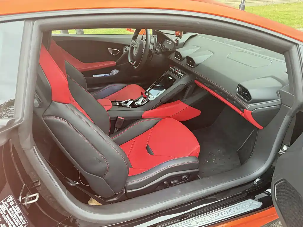 LAMBORGHINI HURACÁN