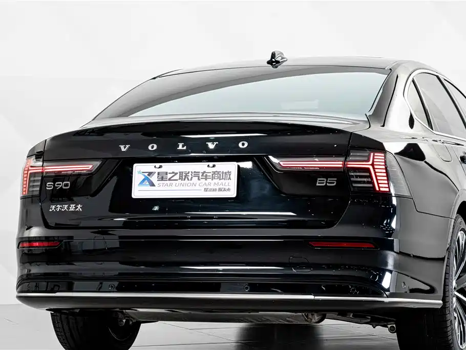 Volvo S90 2026 B5 Luxury