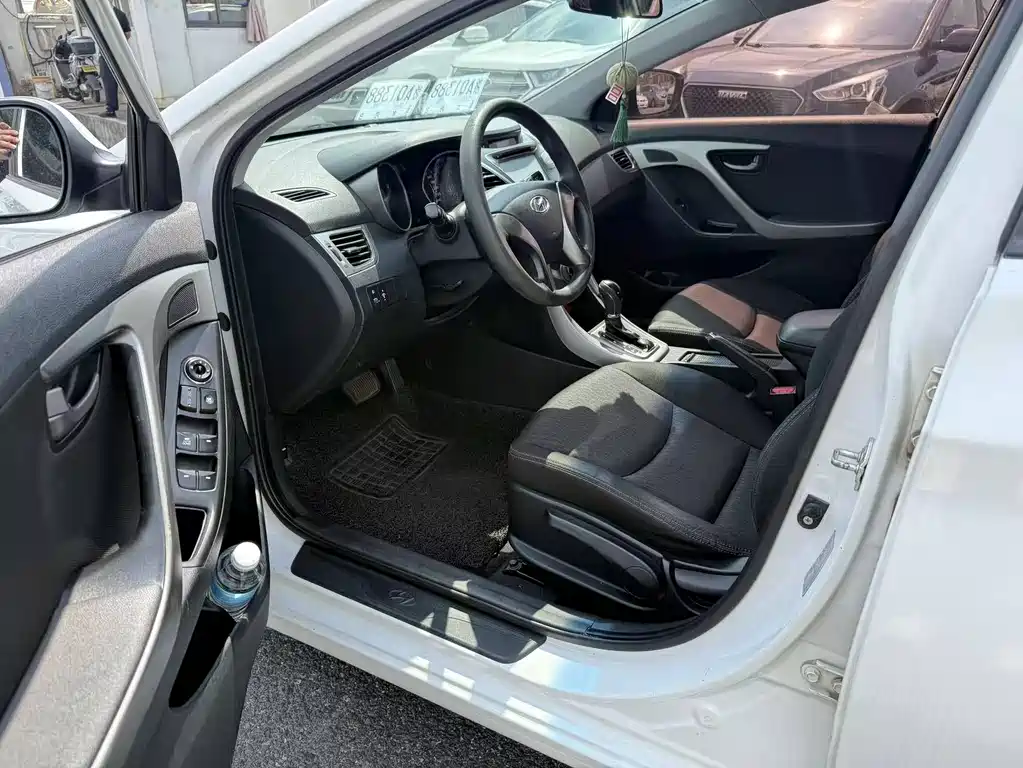 Hyundai Elantra Langdong — миниатюра 4
