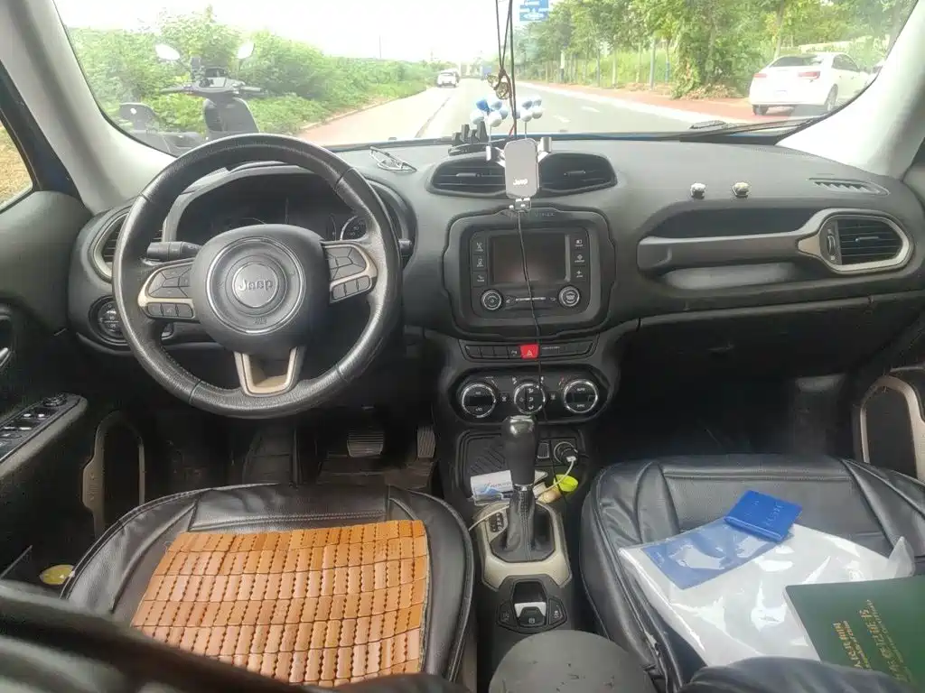 Jeep Renegade — миниатюра 6