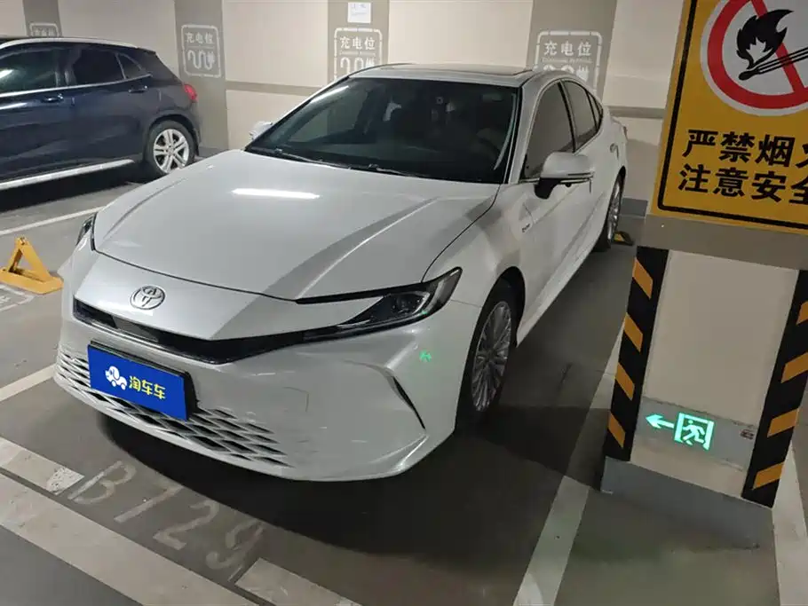Toyota Camry 2025