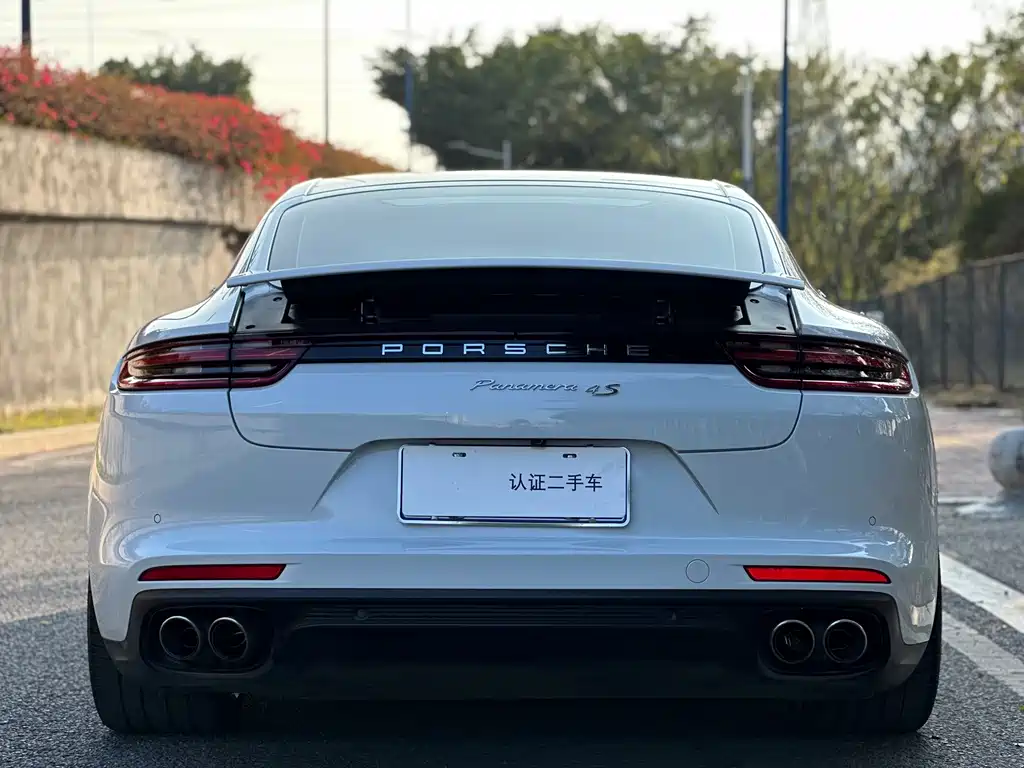 PORSCHE PANAMERA