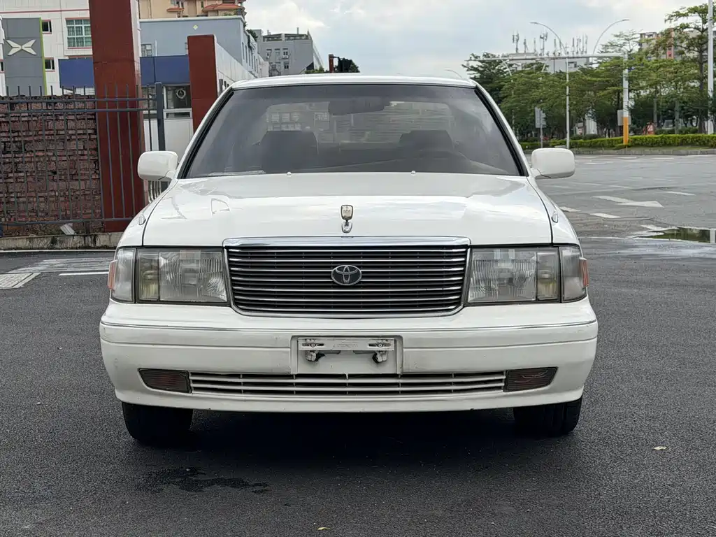 Toyota Crown — миниатюра 2