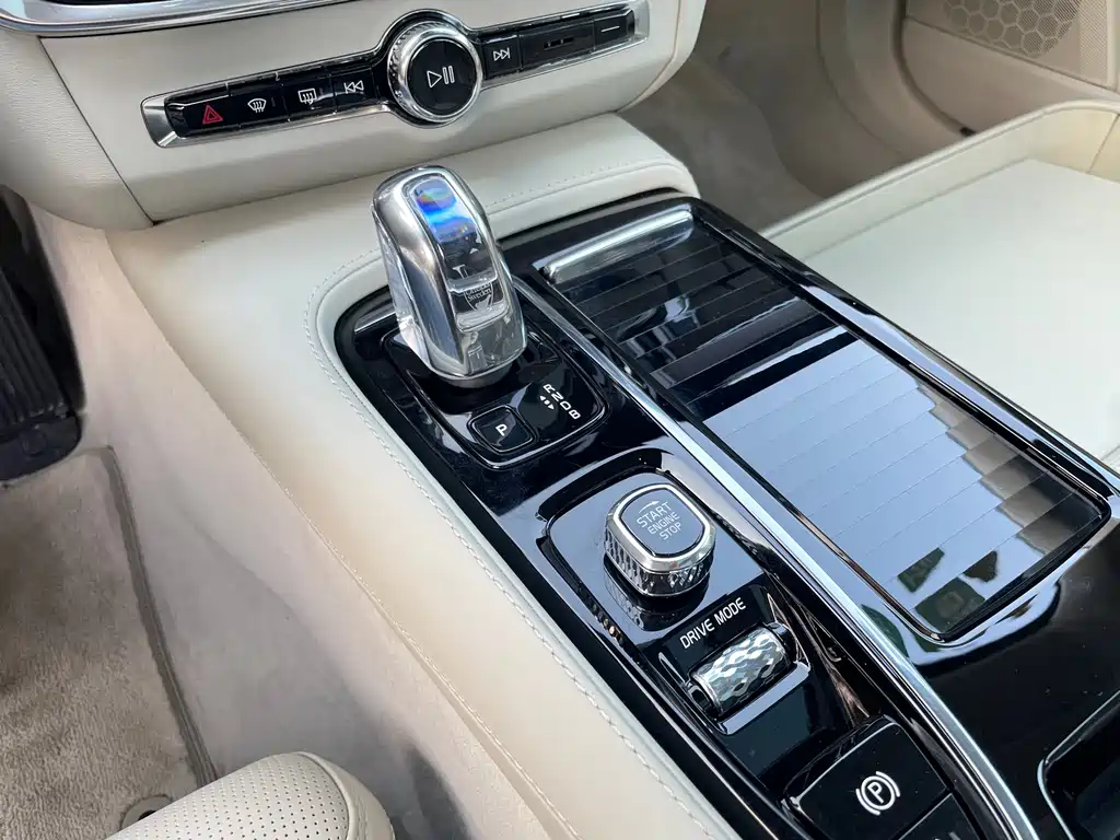 VOLVO S90 PLUG IN HYBRID