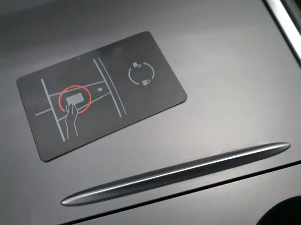 Tesla Model 3 — миниатюра 9