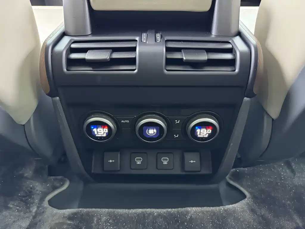 Land Rover Defender — миниатюра 13