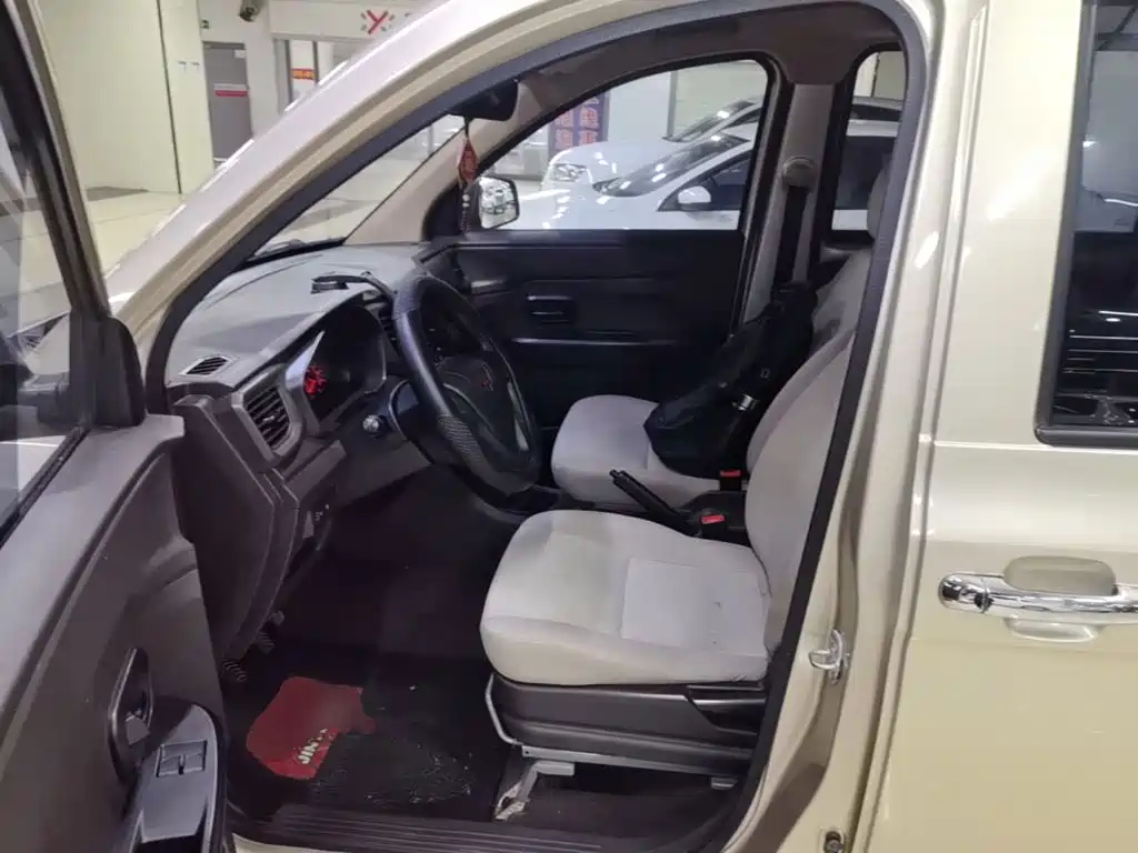 Wuling Hongguang V — миниатюра 15