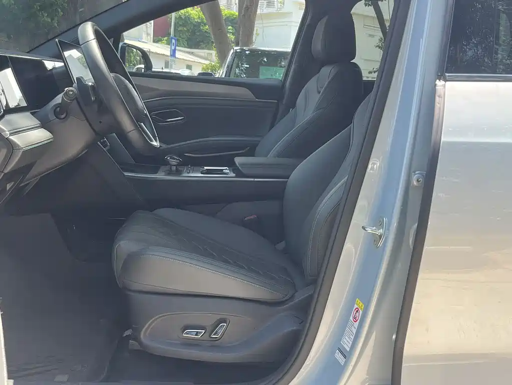 BYD L DM-i — миниатюра 4