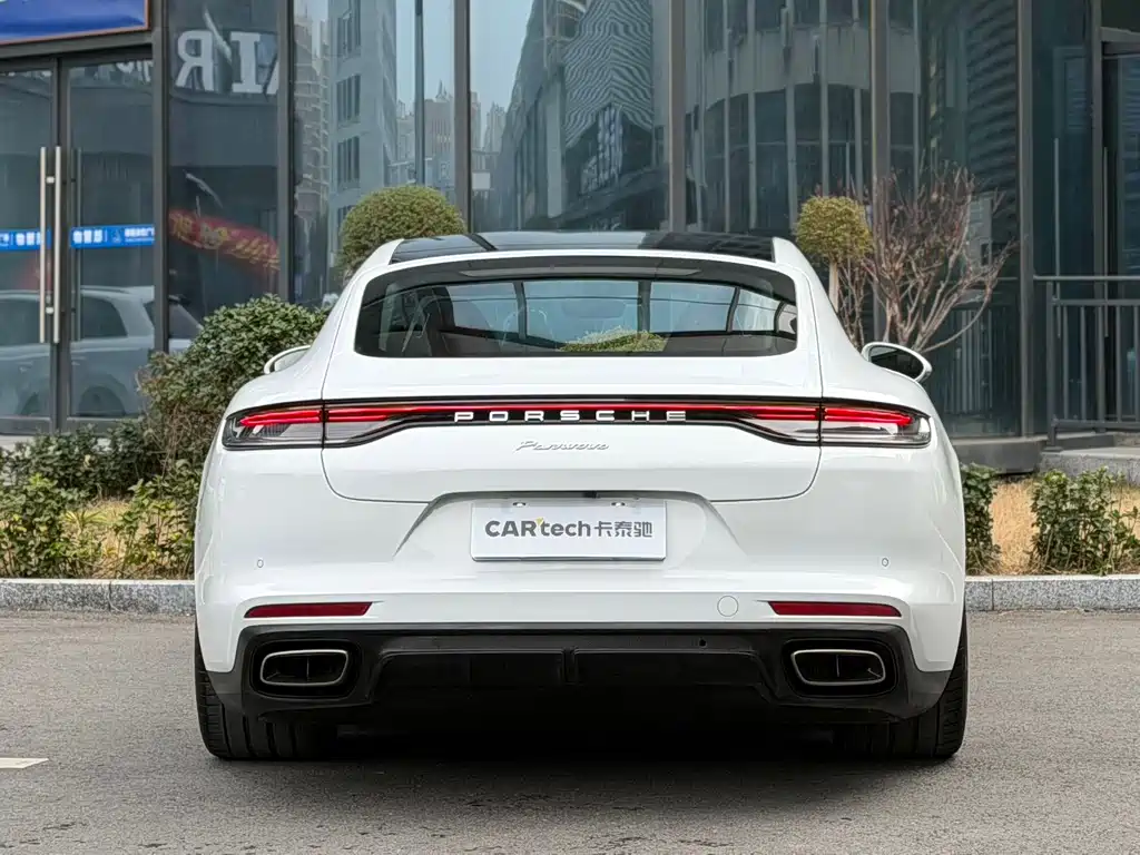 PORSCHE PANAMERA