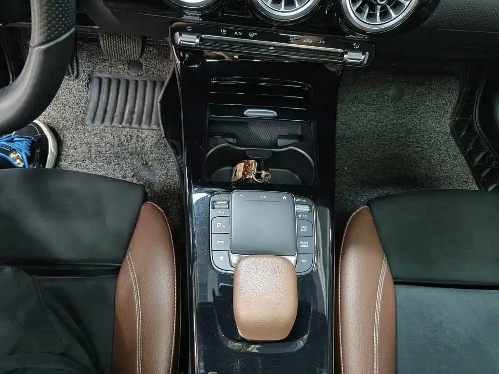 Mercedes-Benz A-Class — миниатюра 7