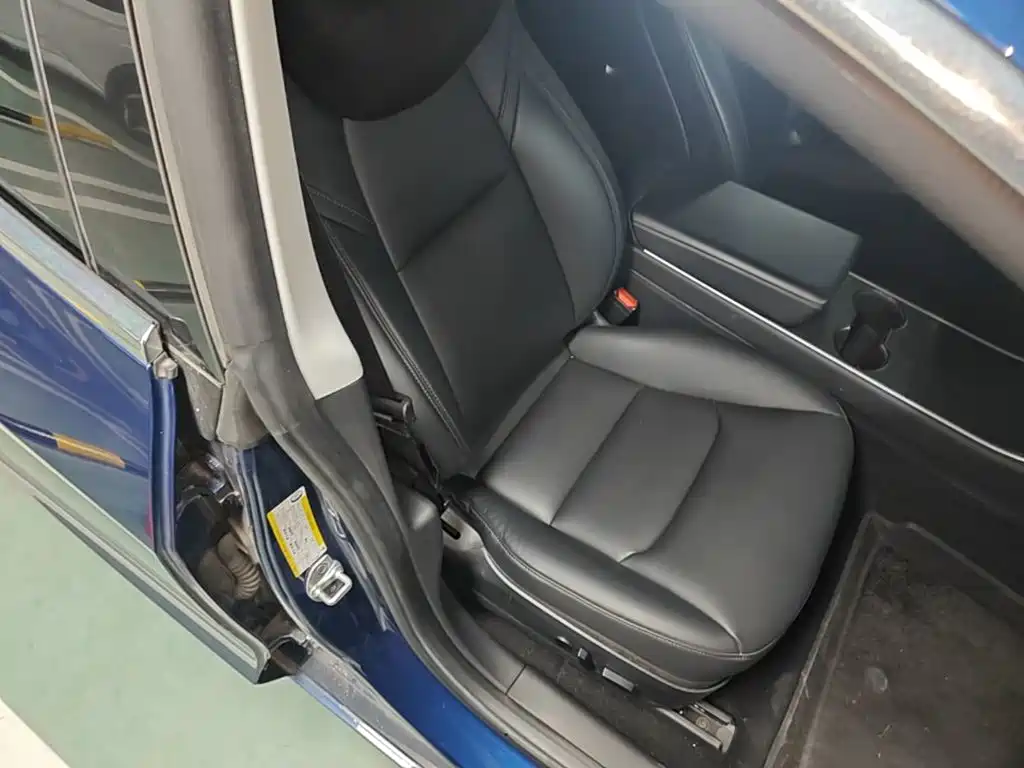 Tesla Model 3 — миниатюра 25