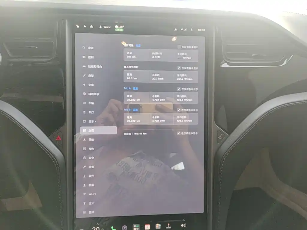 Tesla Model S — миниатюра 12