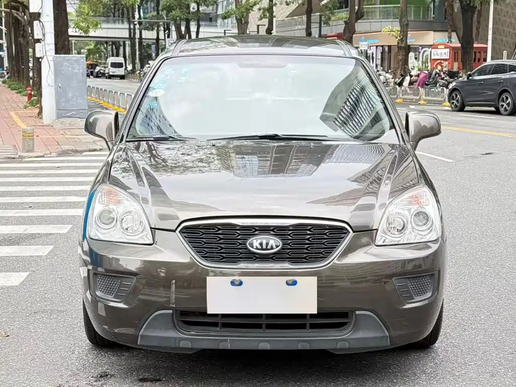 Kia Carens — миниатюра 2