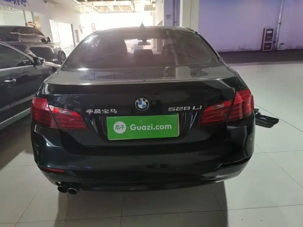 BMW 5 Series — миниатюра 6