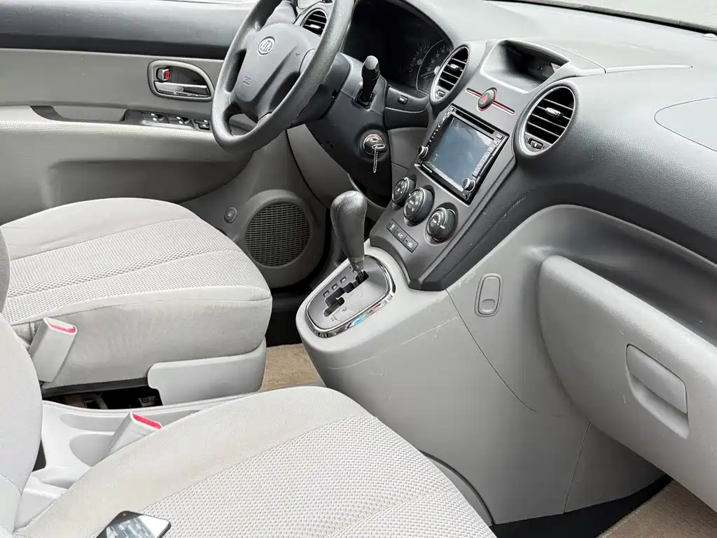Kia Carens — миниатюра 20