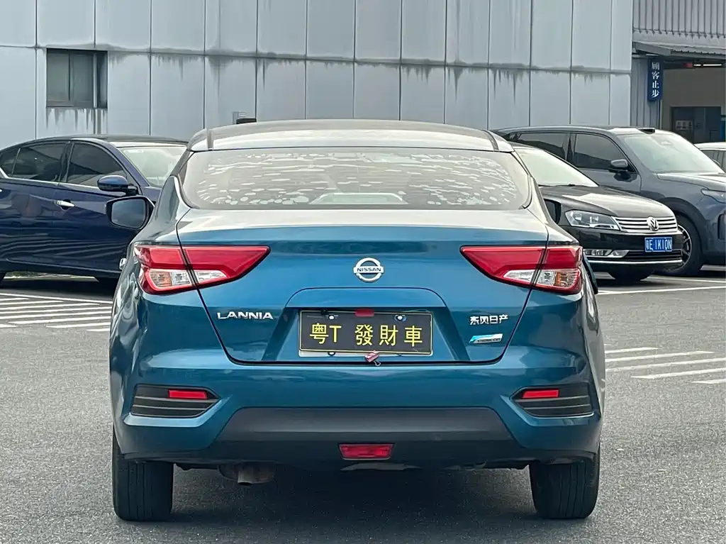 Nissan Bluebird — миниатюра 8
