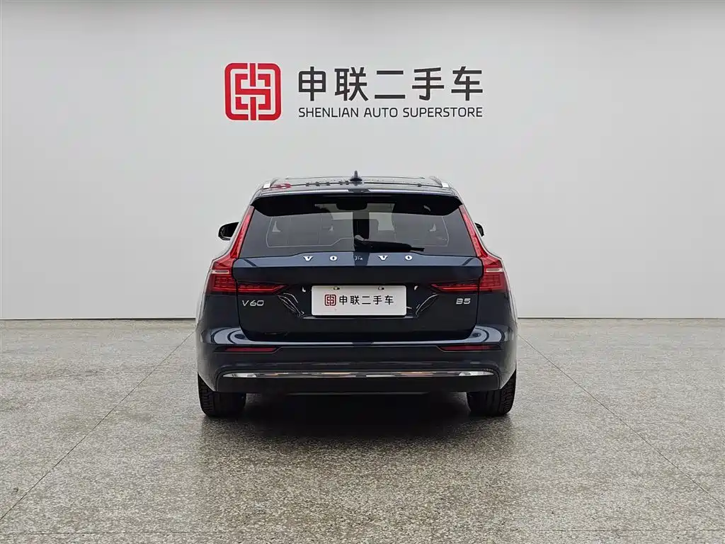 Volvo V60 2023 B5 Luxury