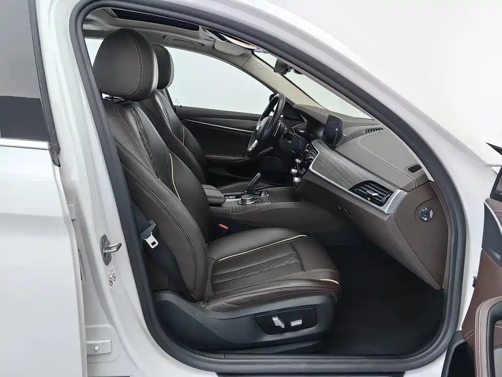 BMW 5 Series — миниатюра 23