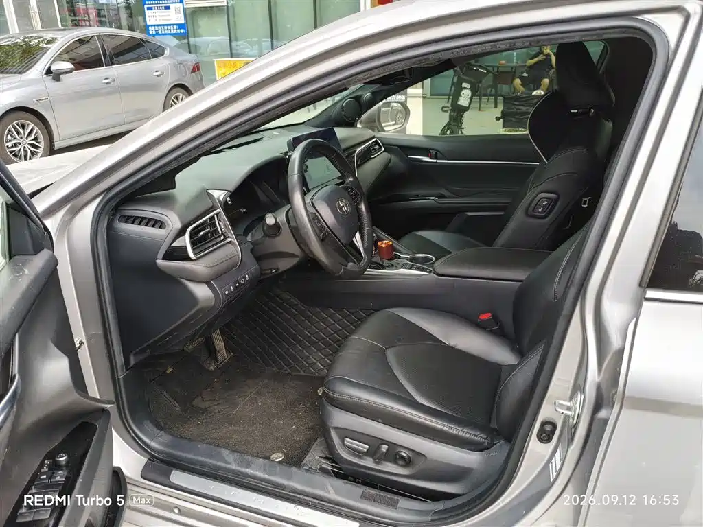 Toyota Camry — миниатюра 6