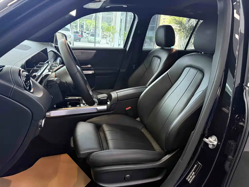Mercedes-Benz GLB — миниатюра 8