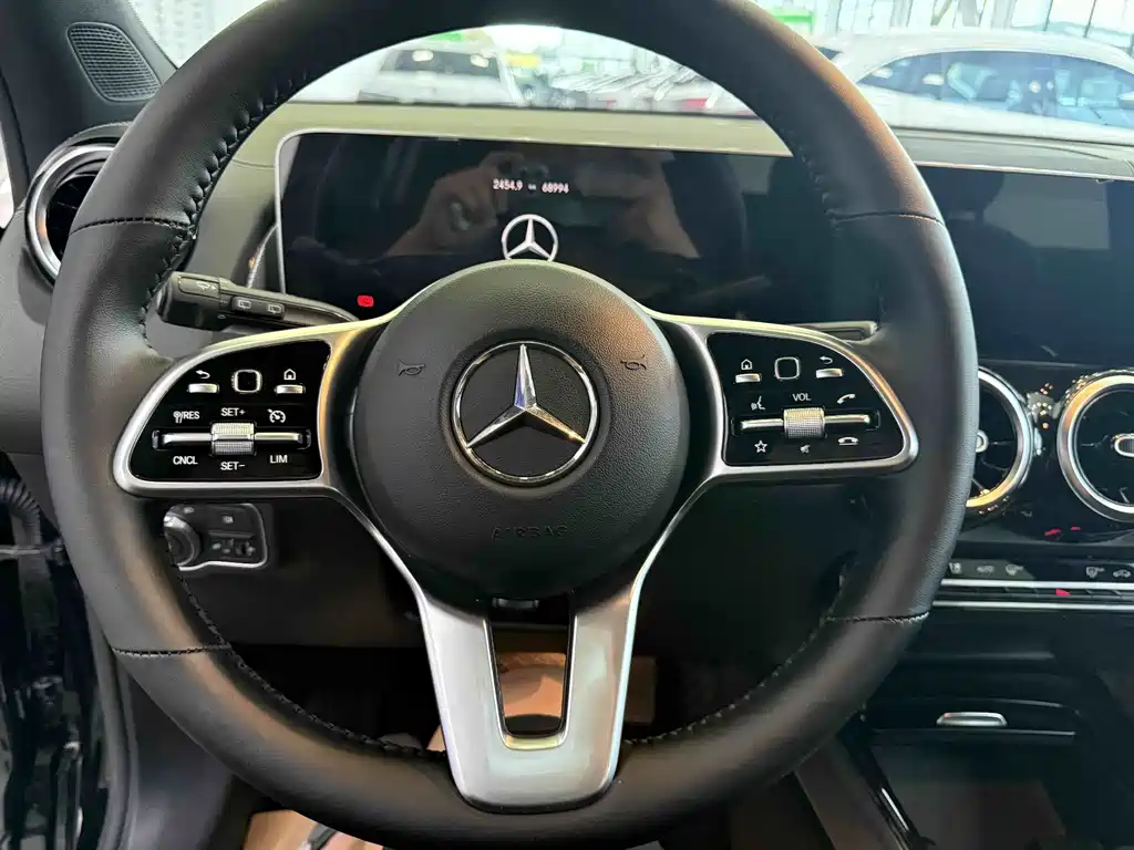 Mercedes-Benz GLB — миниатюра 12