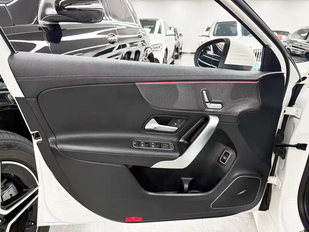 Mercedes-Benz A-Class — миниатюра 12