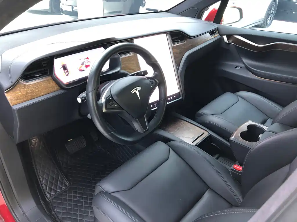 Tesla Model X — миниатюра 8