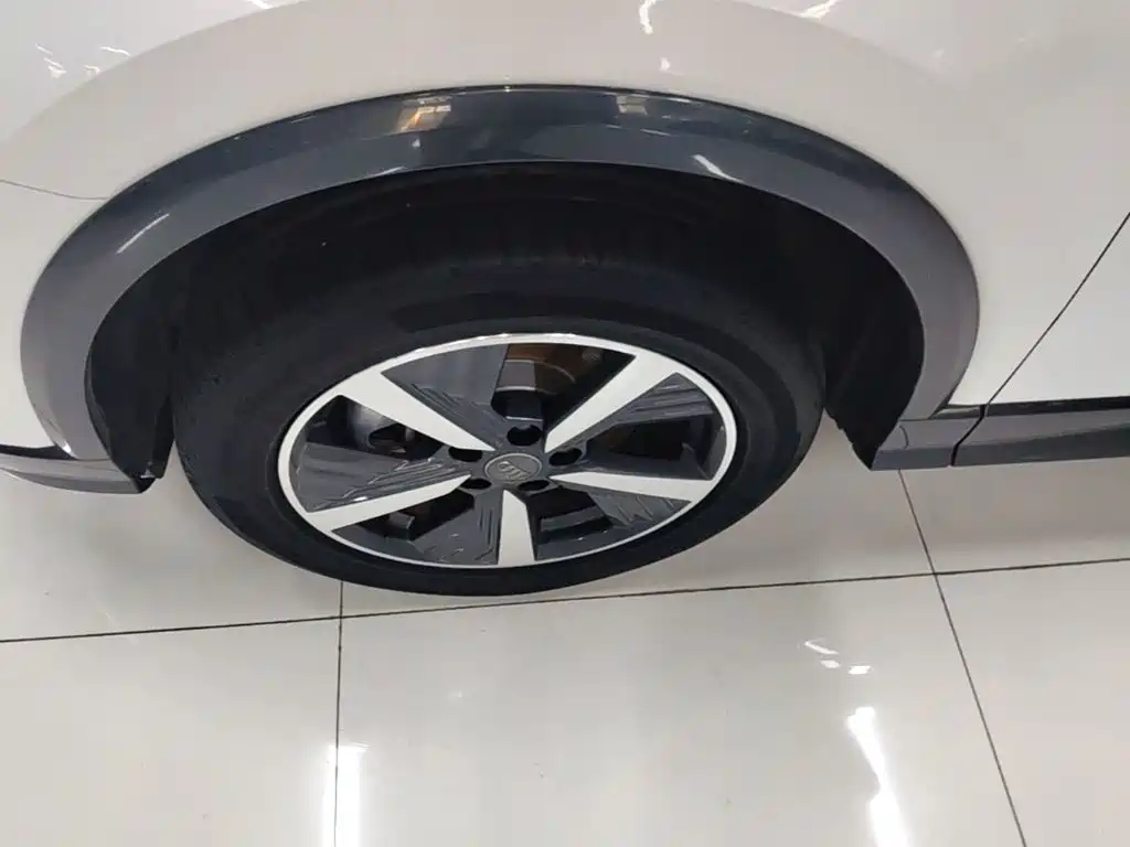 Audi Q2L e-tron — миниатюра 23