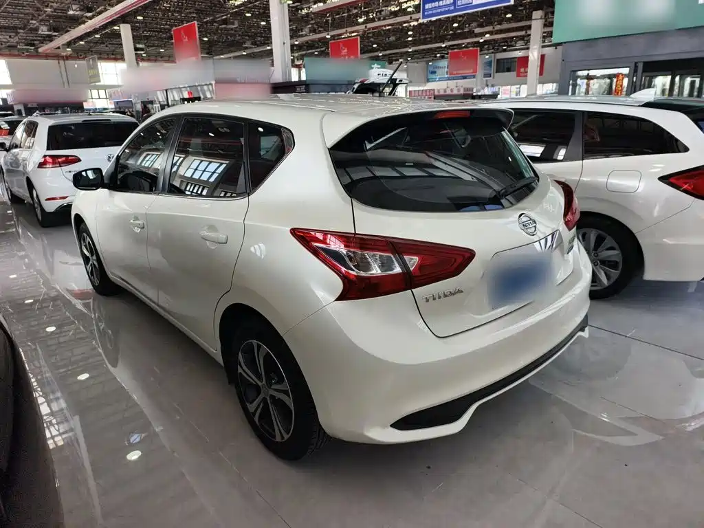 Nissan Tiida — миниатюра 7