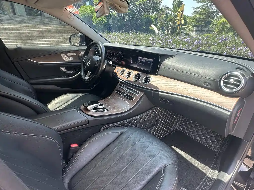 Mercedes-Benz E-Class — миниатюра 10